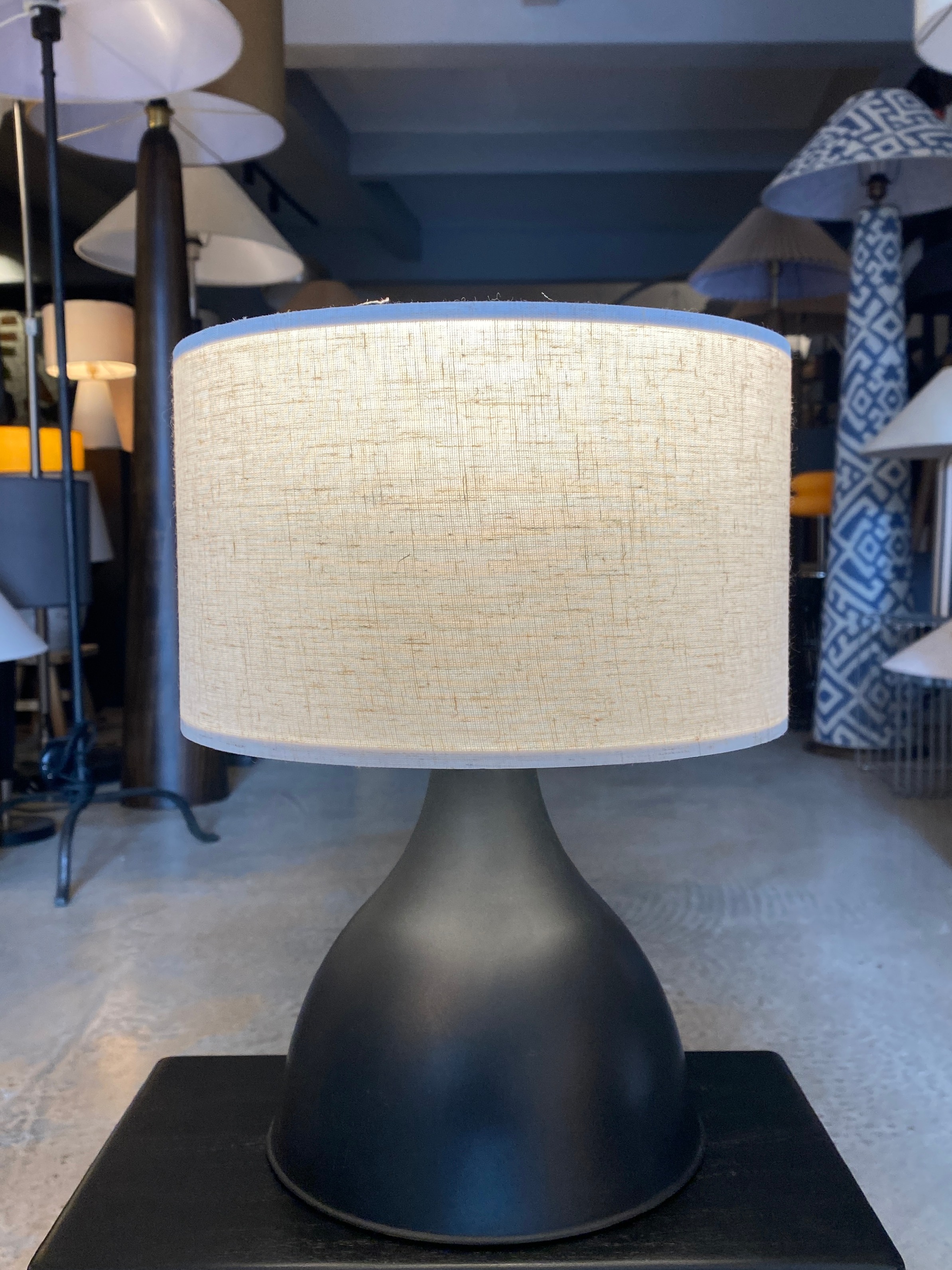 Kona Abajur Silindir Başlıklı Kırçıllı Beyaz - Siyah