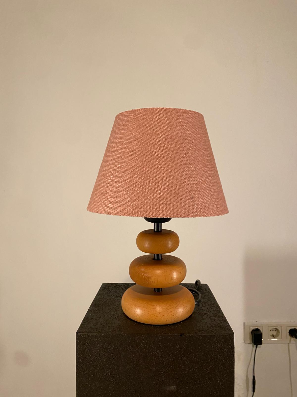 Ahşap gövdeli Abajur