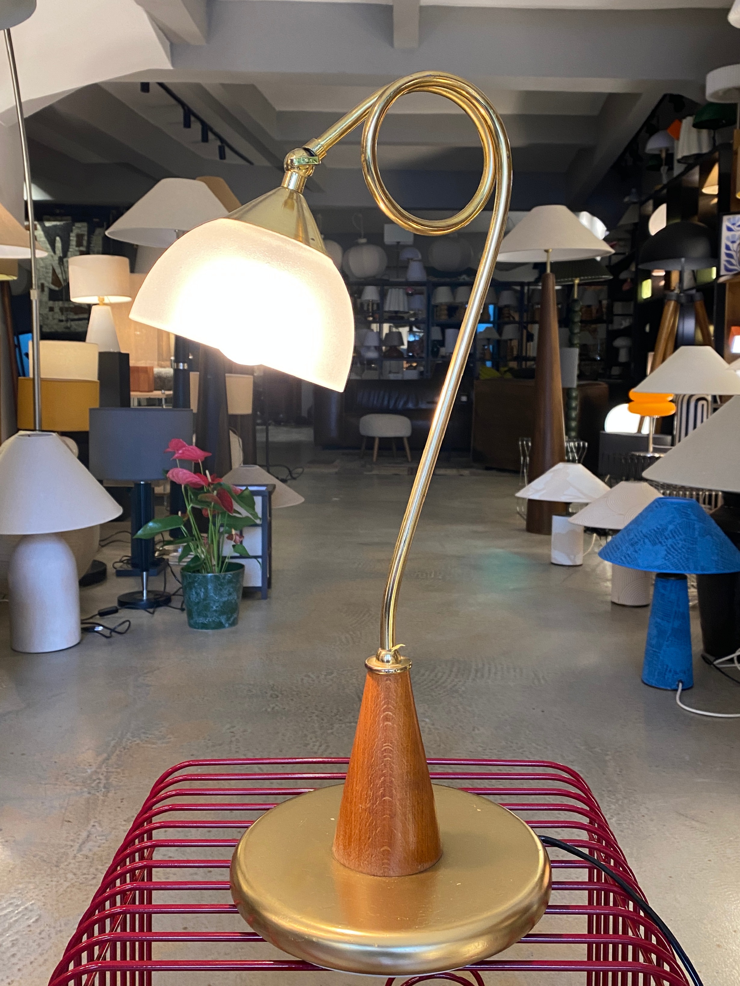 AHŞAP PİRİNÇ MASA LAMBASI