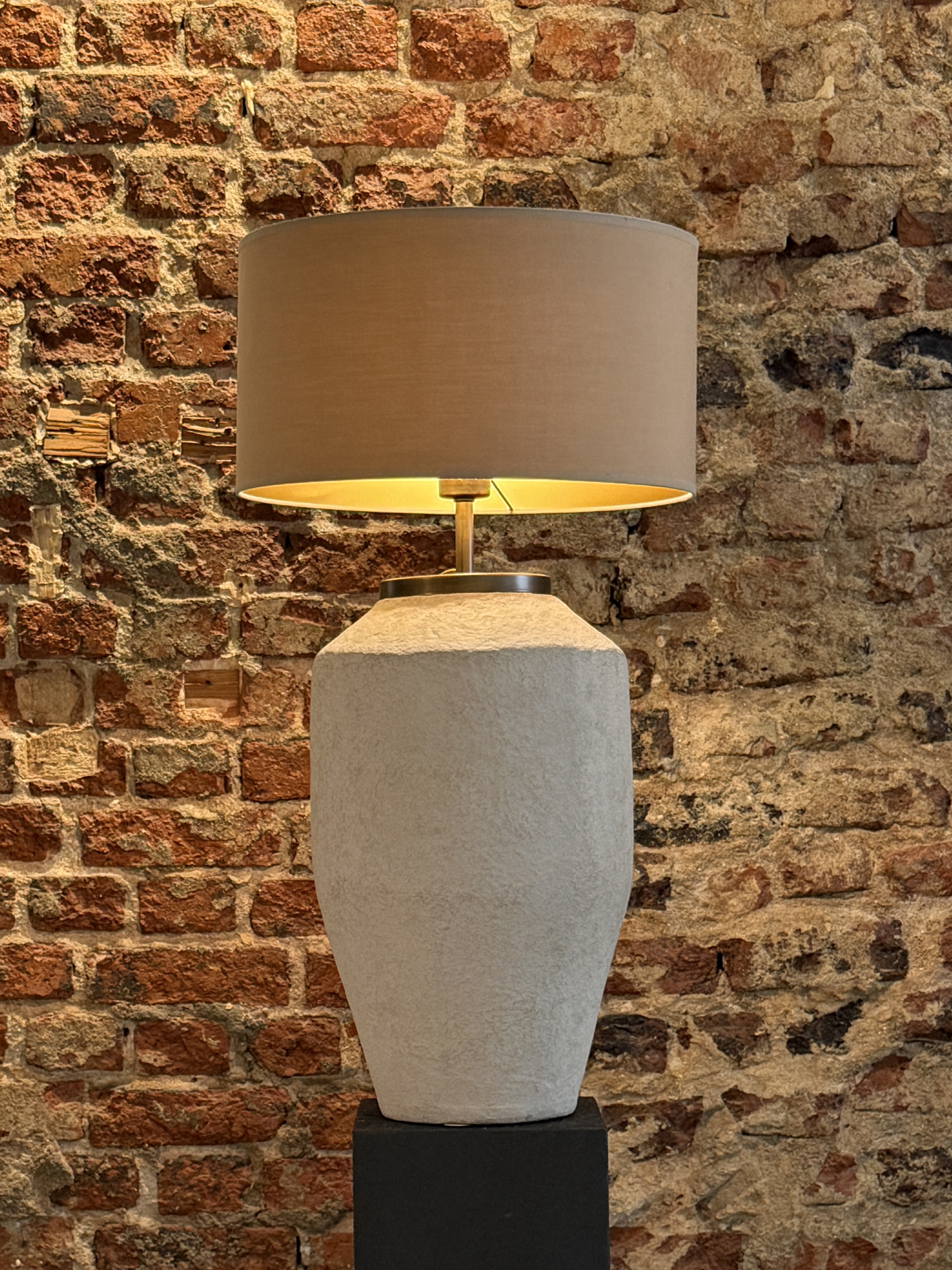 SERAMİK GÖRÜNÜMLÜ ABAJUR