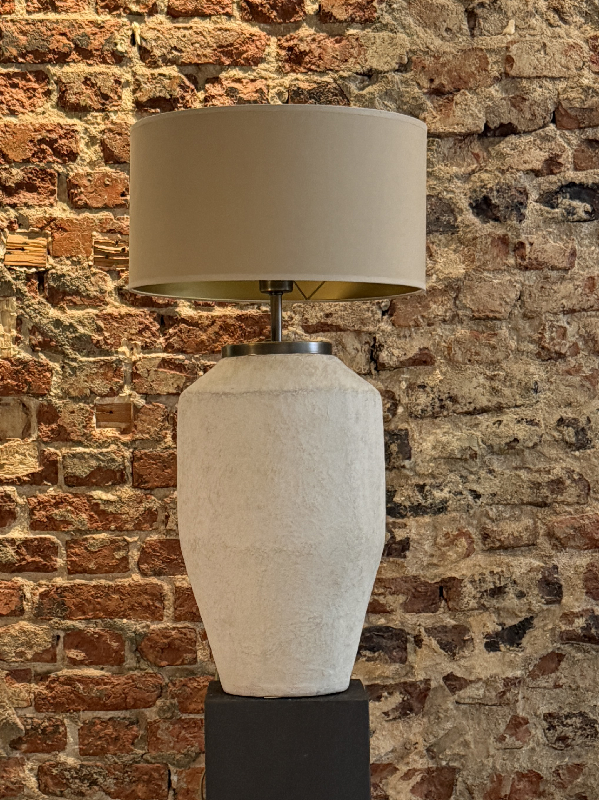 SERAMİK GÖRÜNÜMLÜ ABAJUR