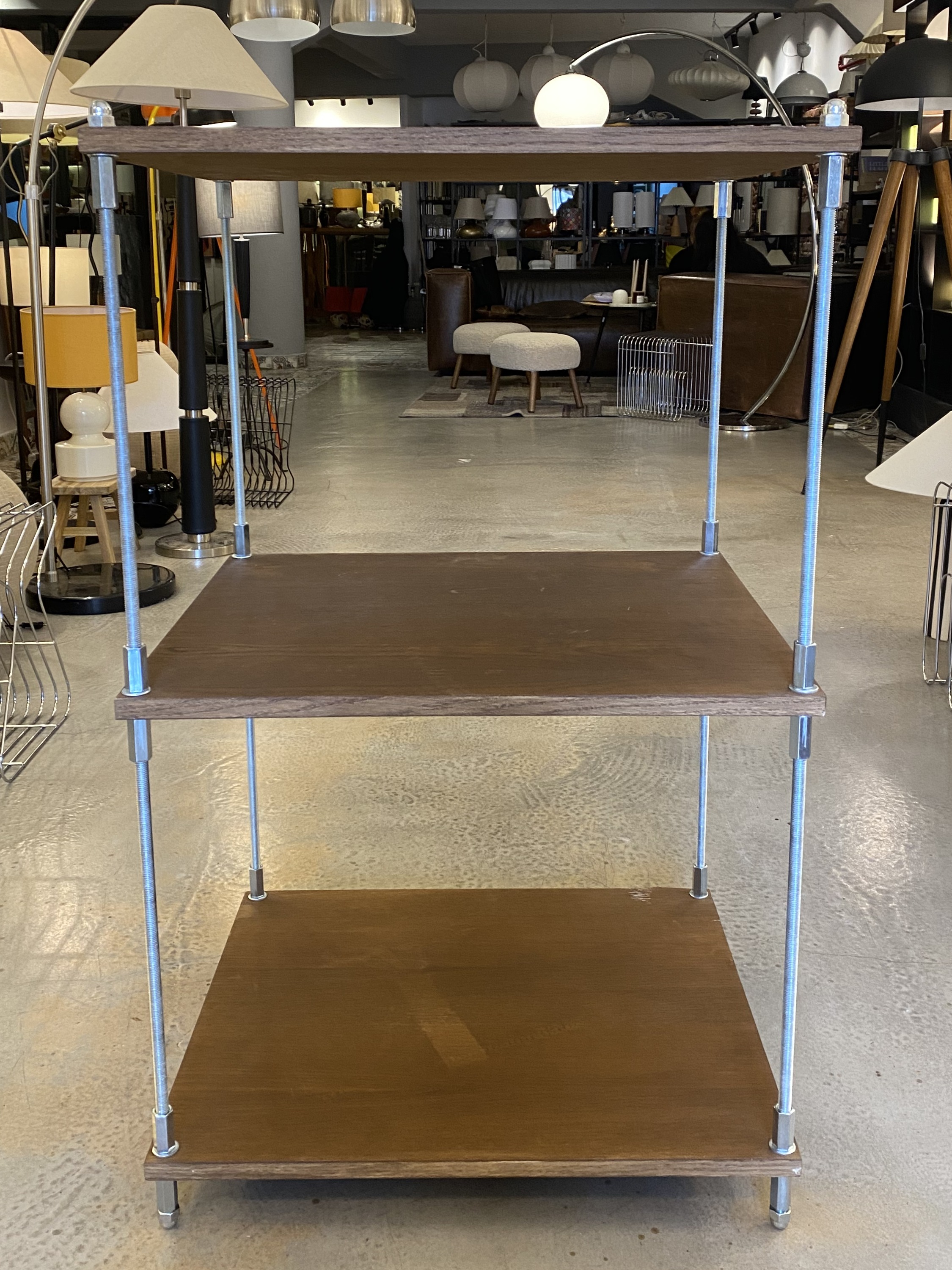 AHŞAP RAFLI METAL TİJLİ SEHPA