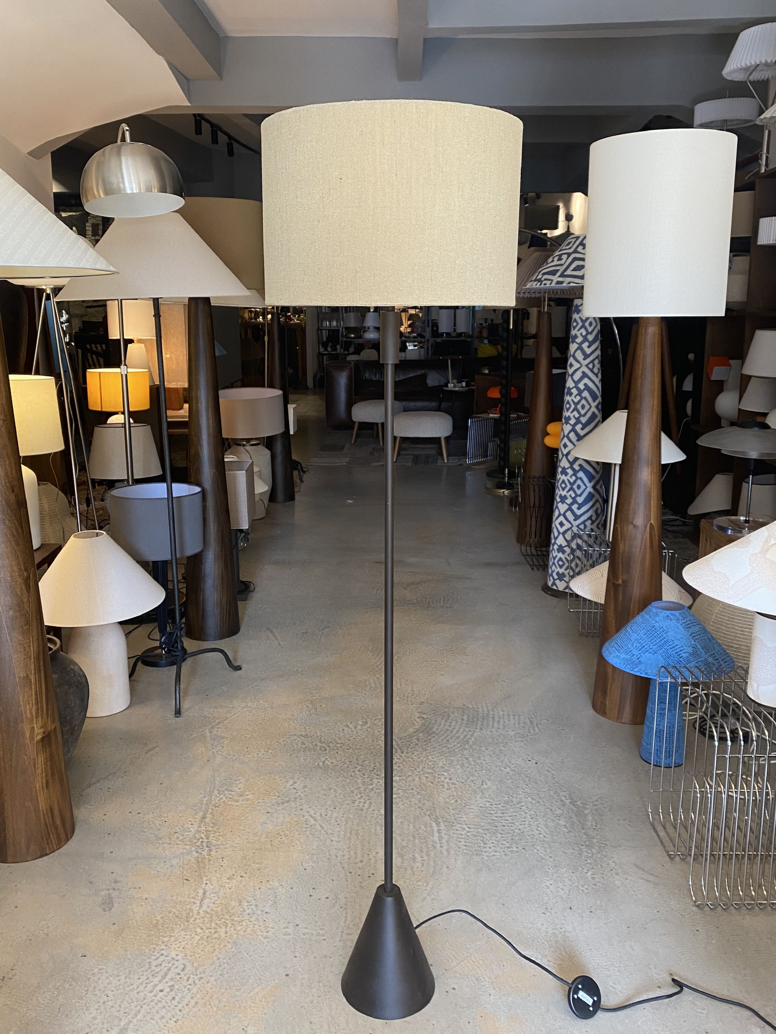 METAL AYAKLI LAMBADER