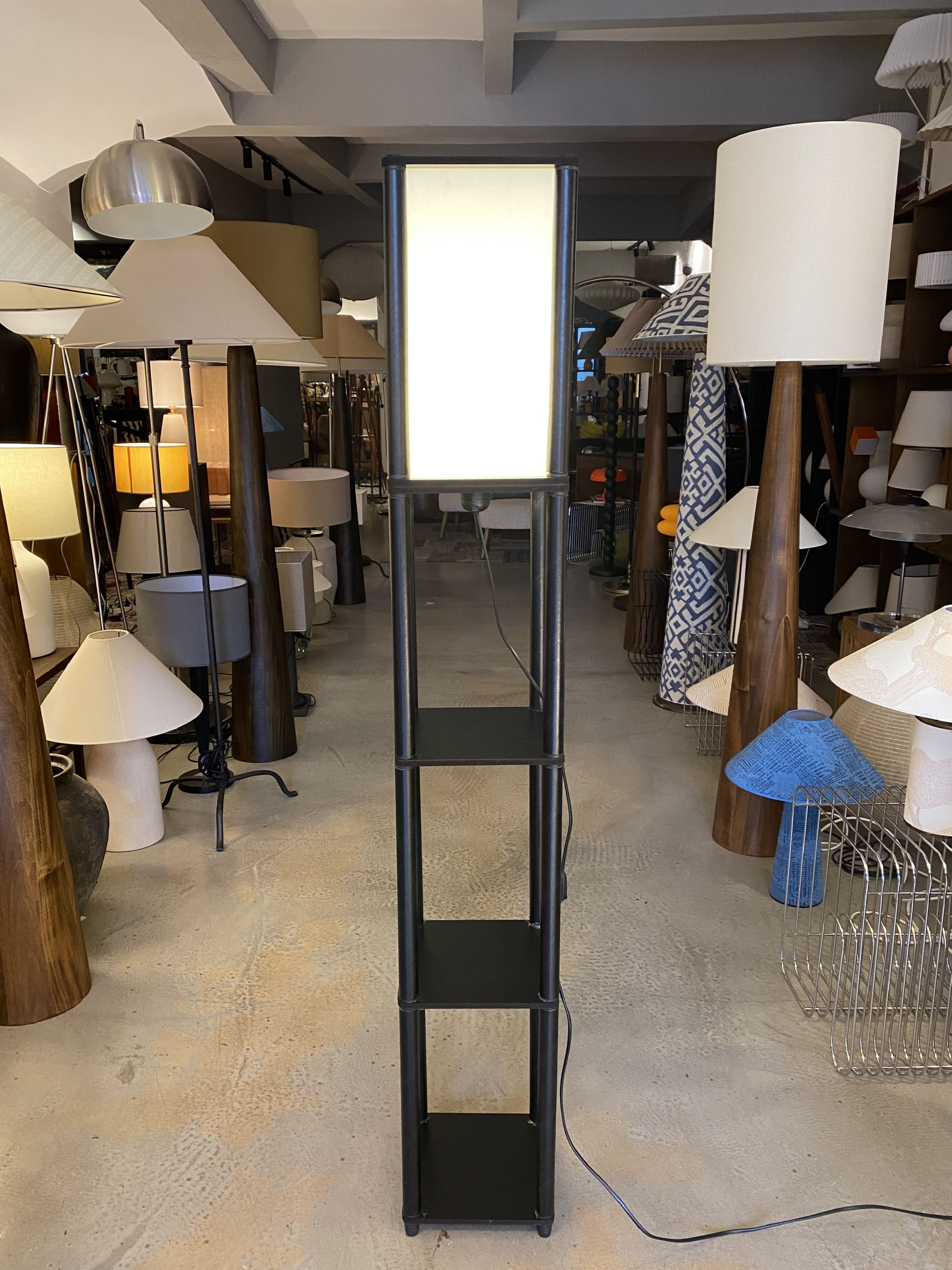 Sakura Raflı Lambader