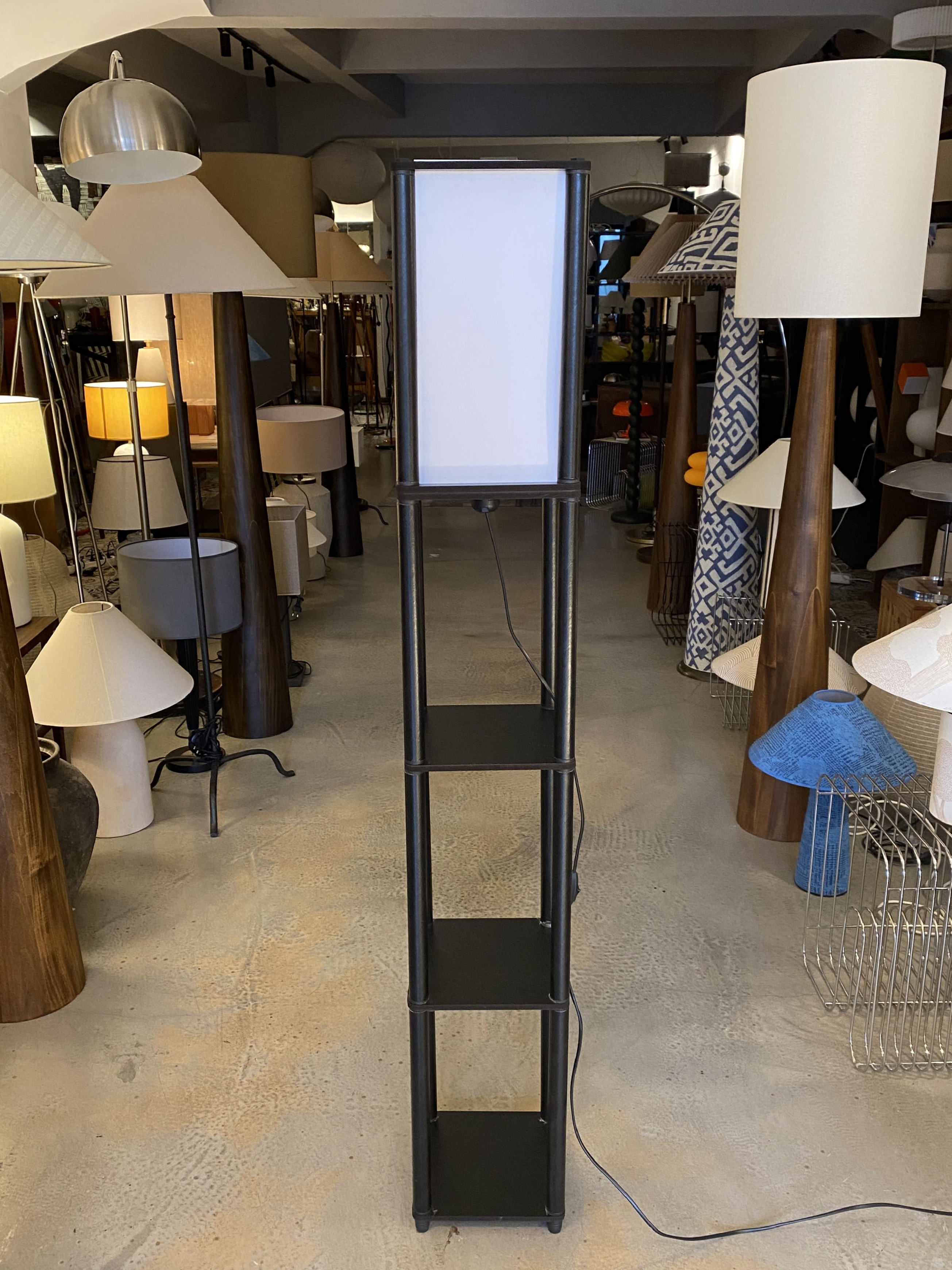 Sakura Raflı Lambader