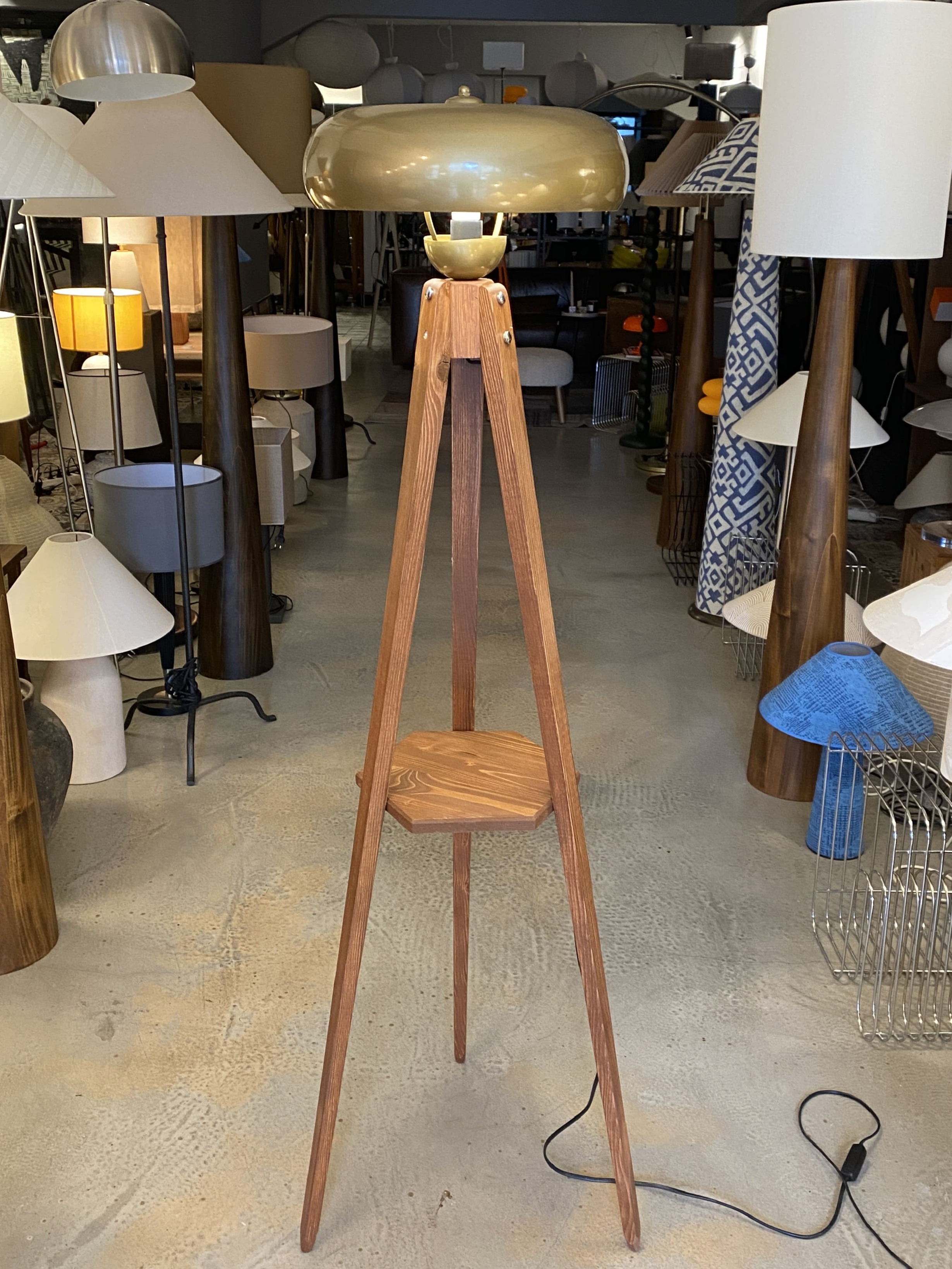 Kendall Sehpalı Lambader Ceviz