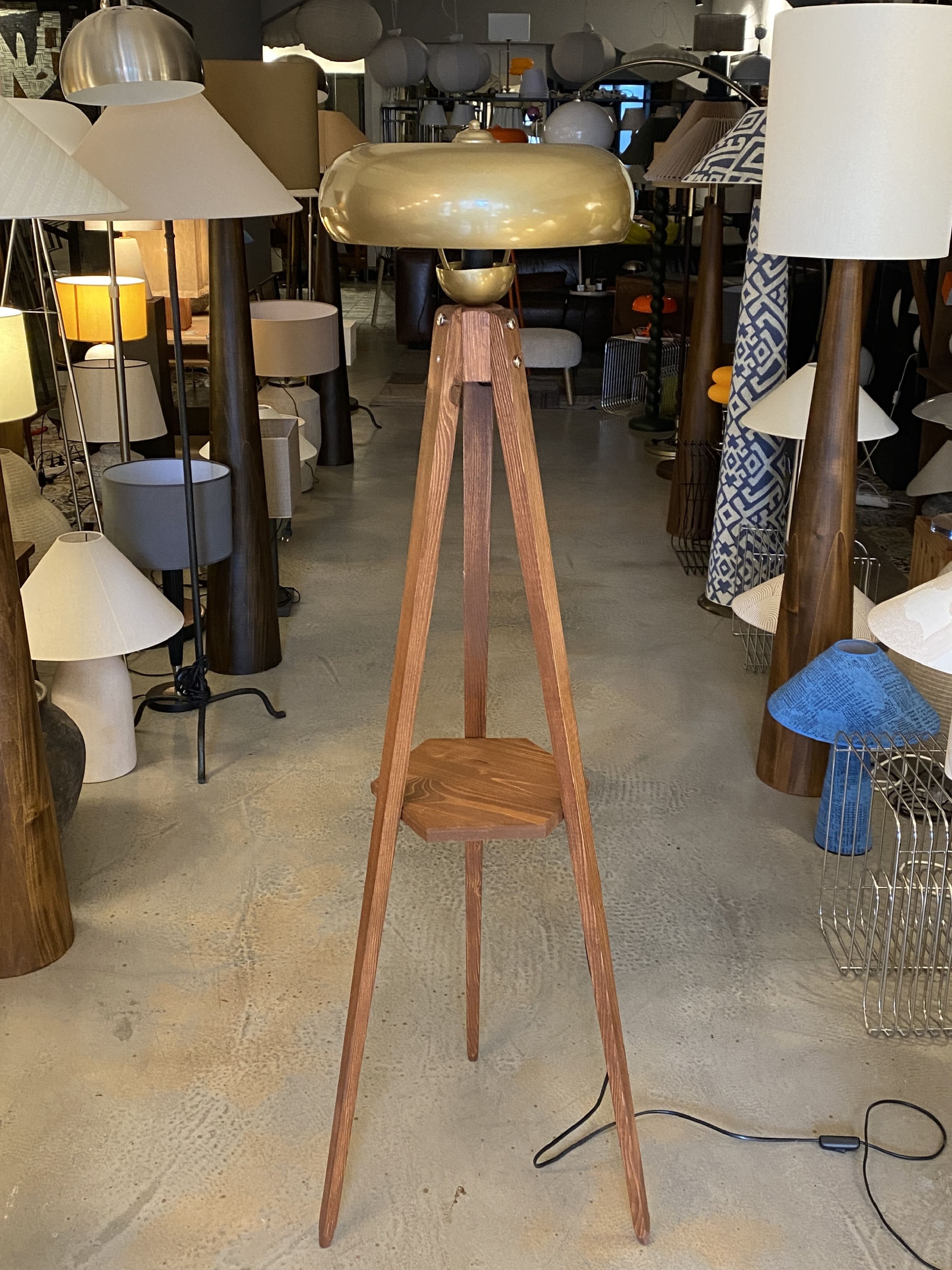 Kendall Sehpalı Lambader Ceviz