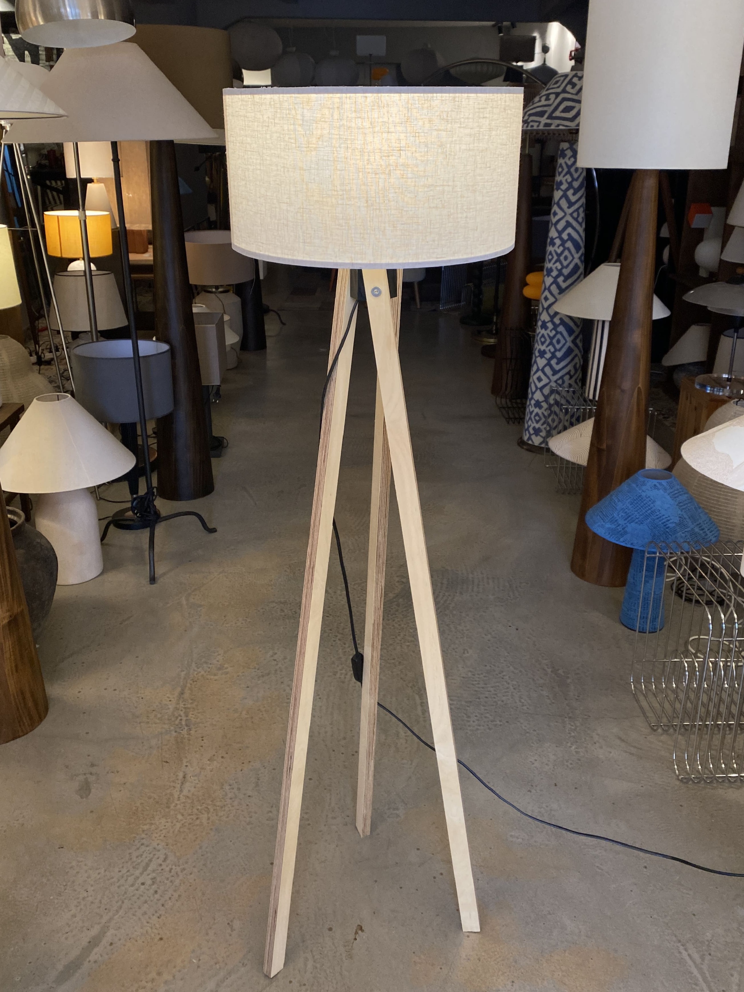 Bella Ahşap Lambader Beyaz-Huş