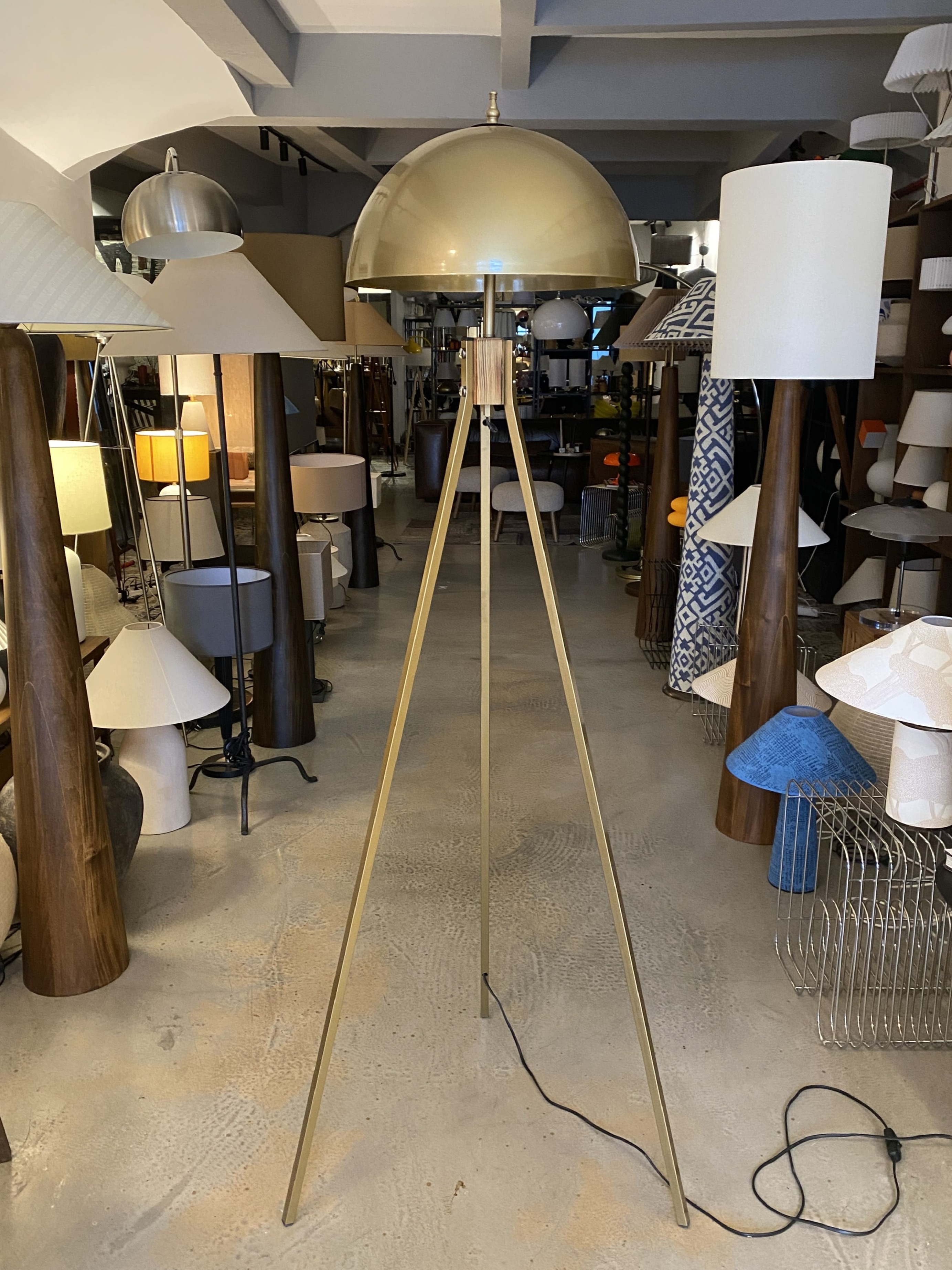 Tess Tripod Lambader Eskitme