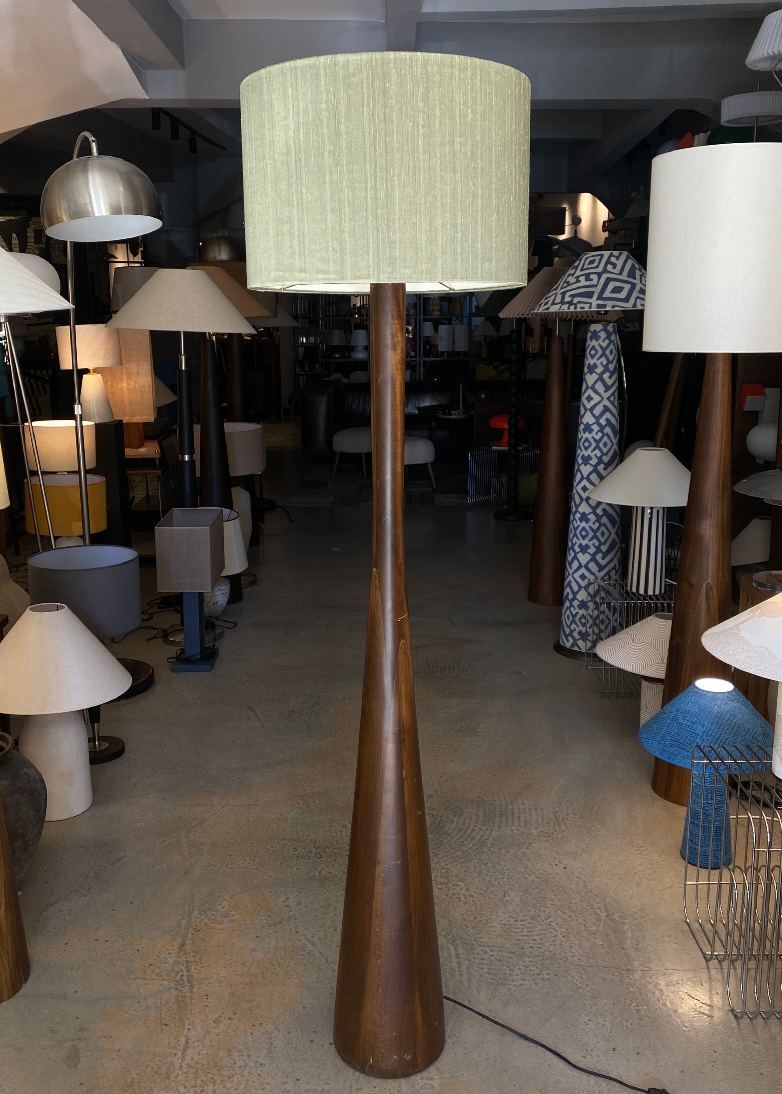 Ahşap Gövdeli Lambader