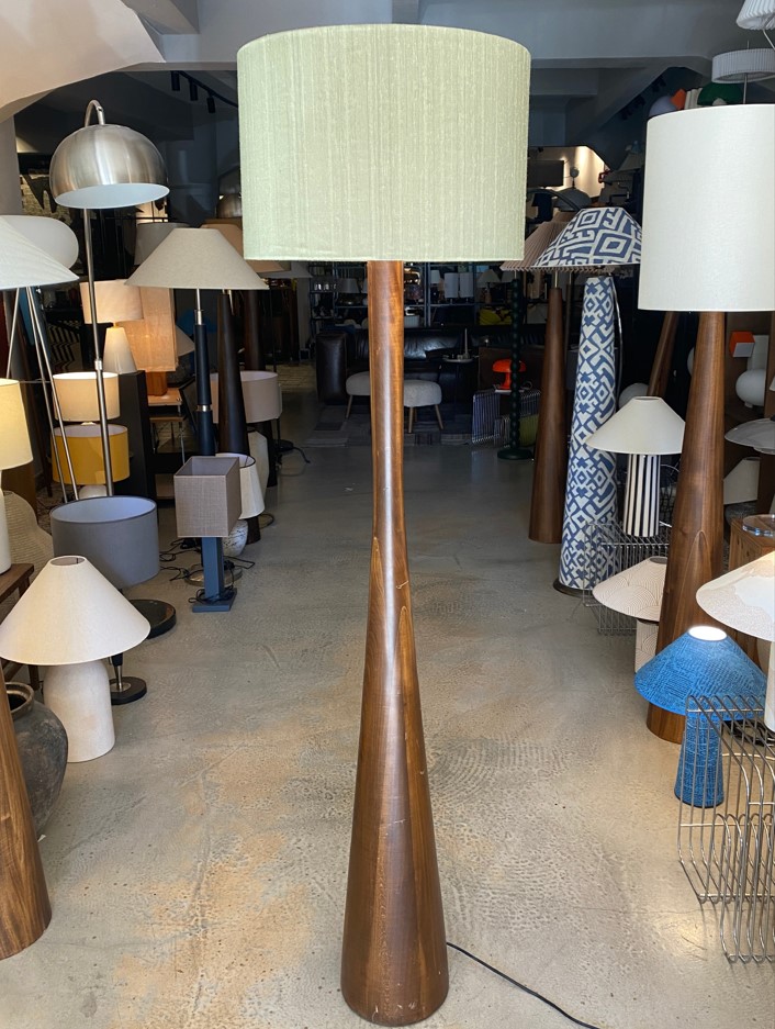 Ahşap Gövdeli Lambader