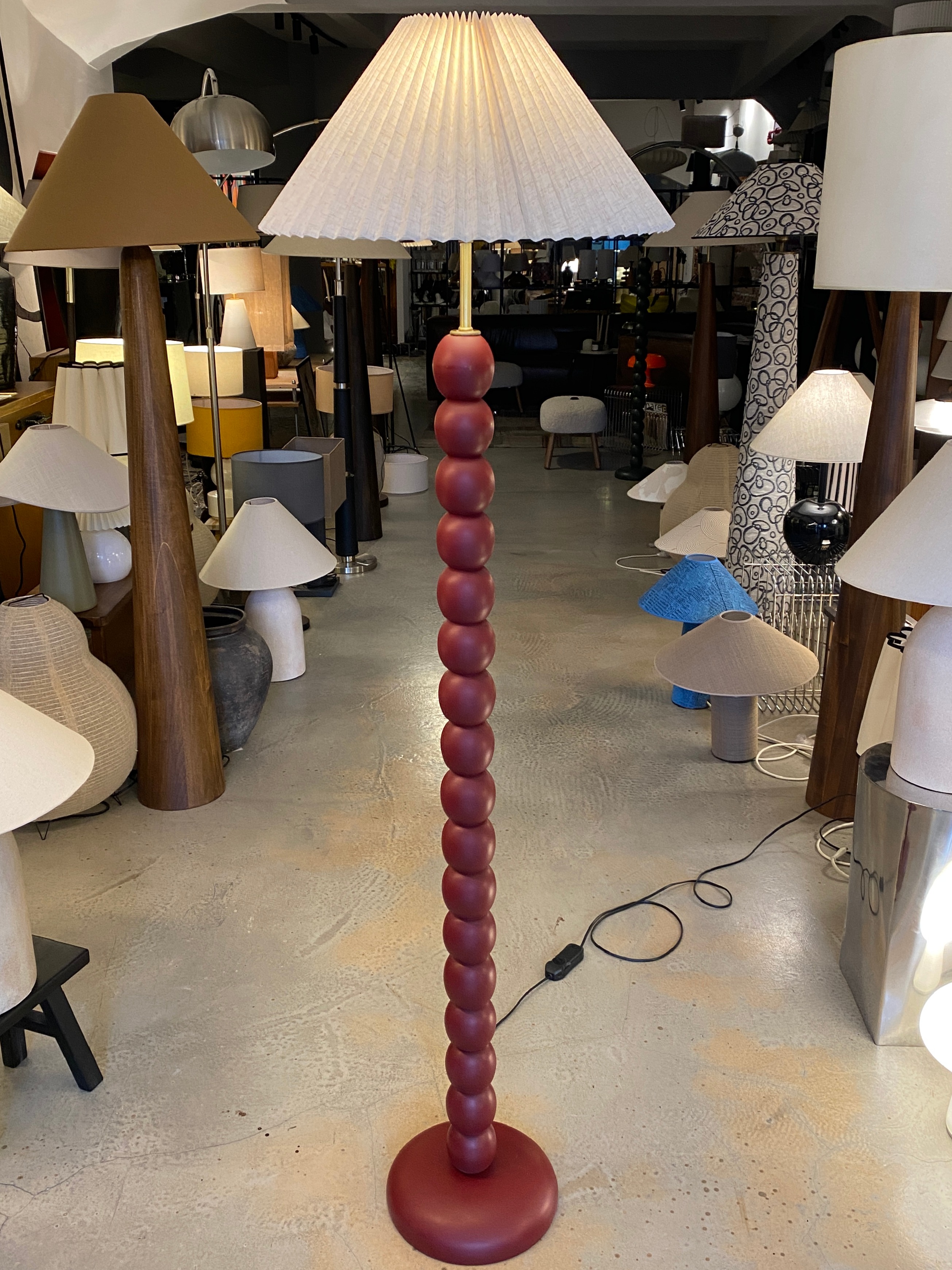 Boncuk Gövdeli Bordo Lambader