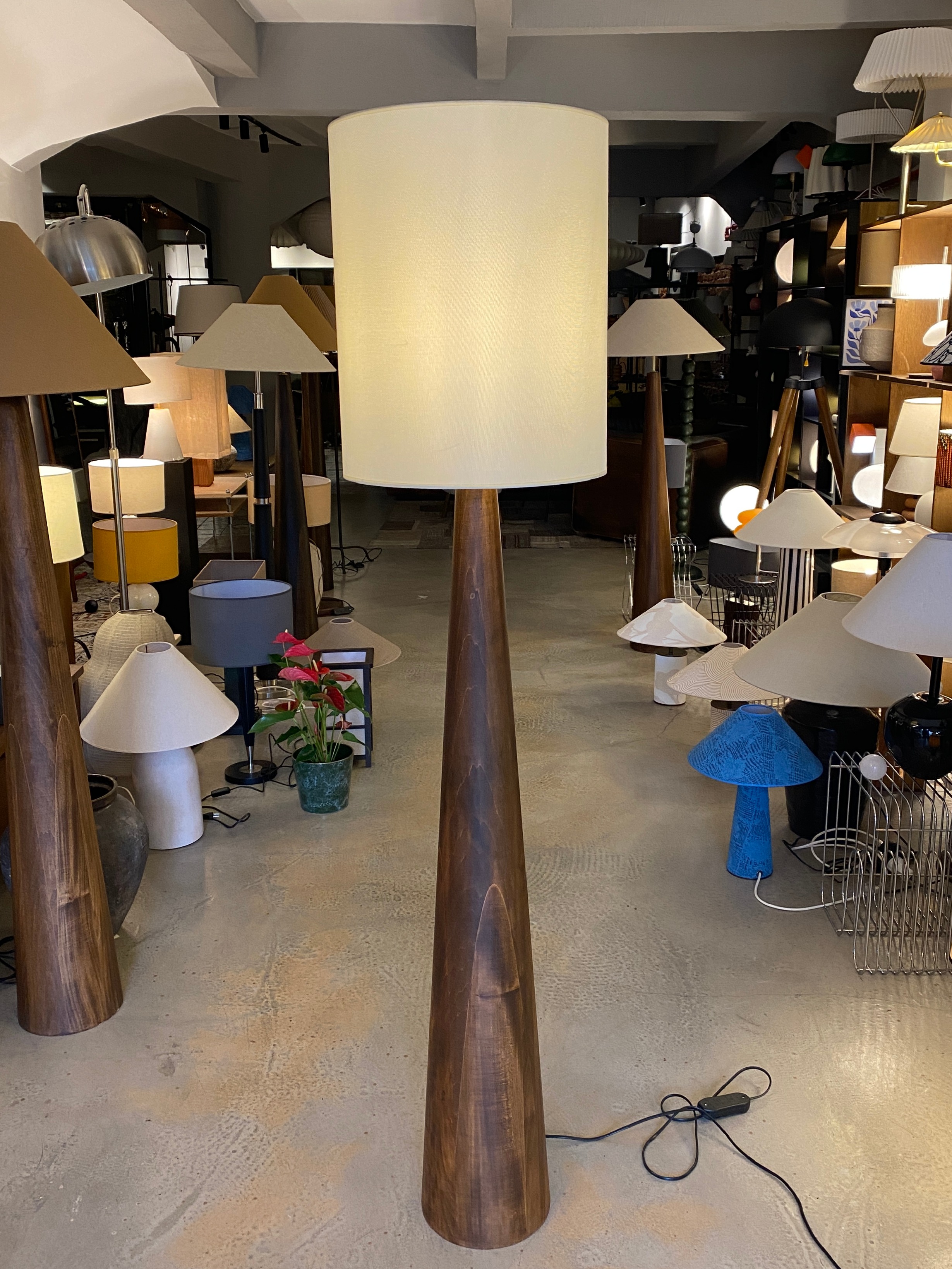 AÇILI KONİK AHŞAP AYAK LAMBADER