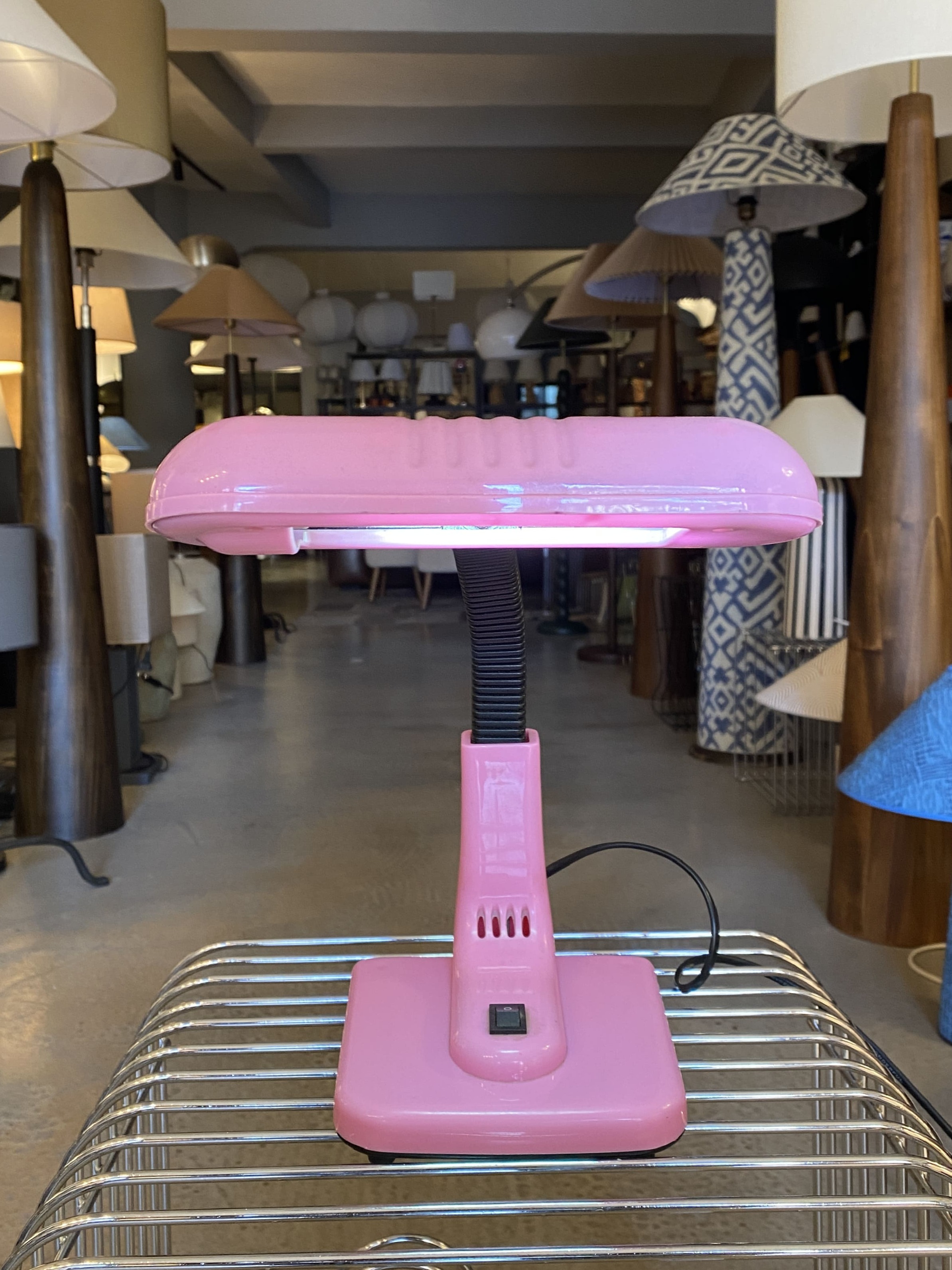 PEMBE KAFALI MASA LAMBASI