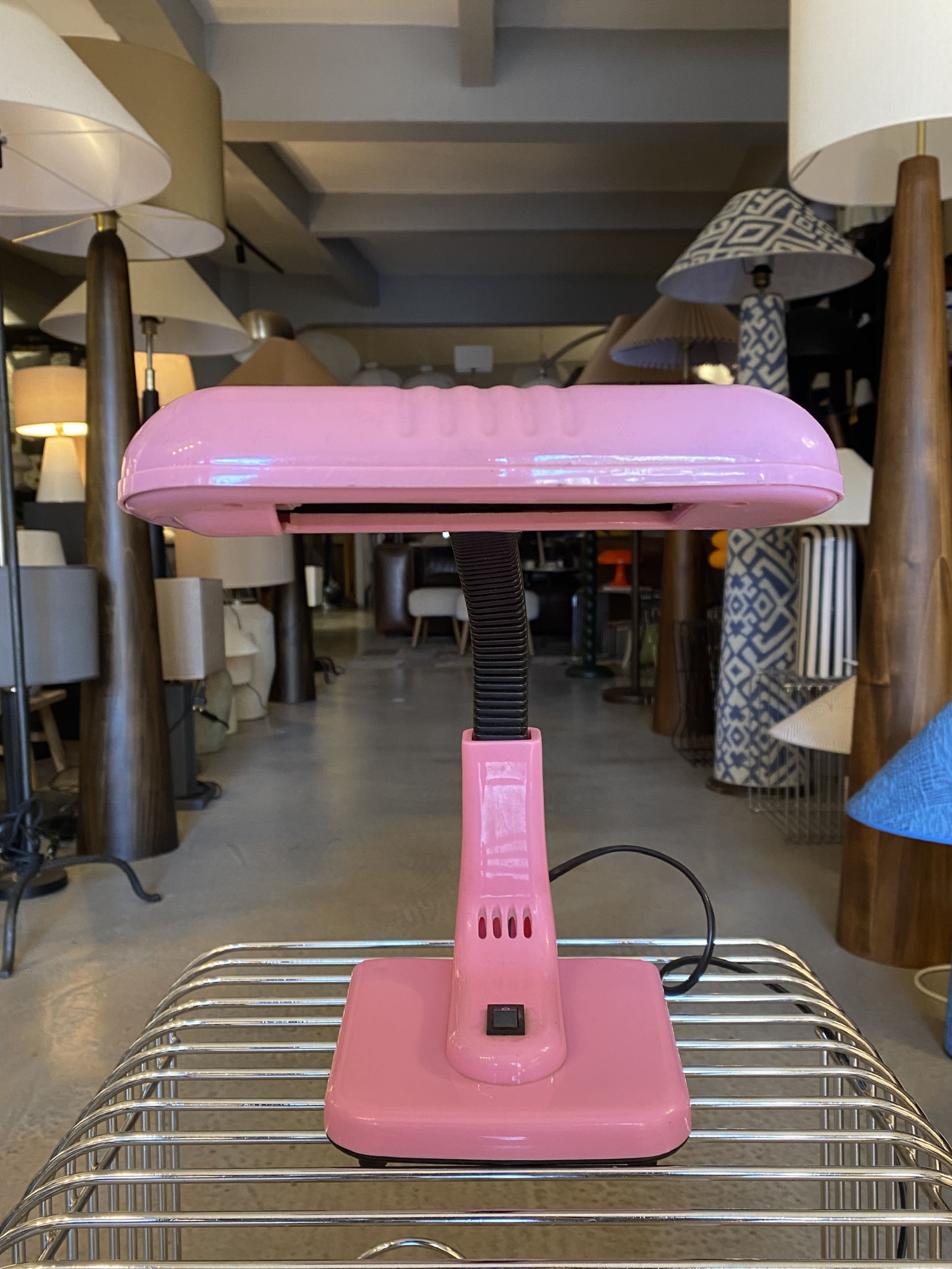 PEMBE KAFALI MASA LAMBASI