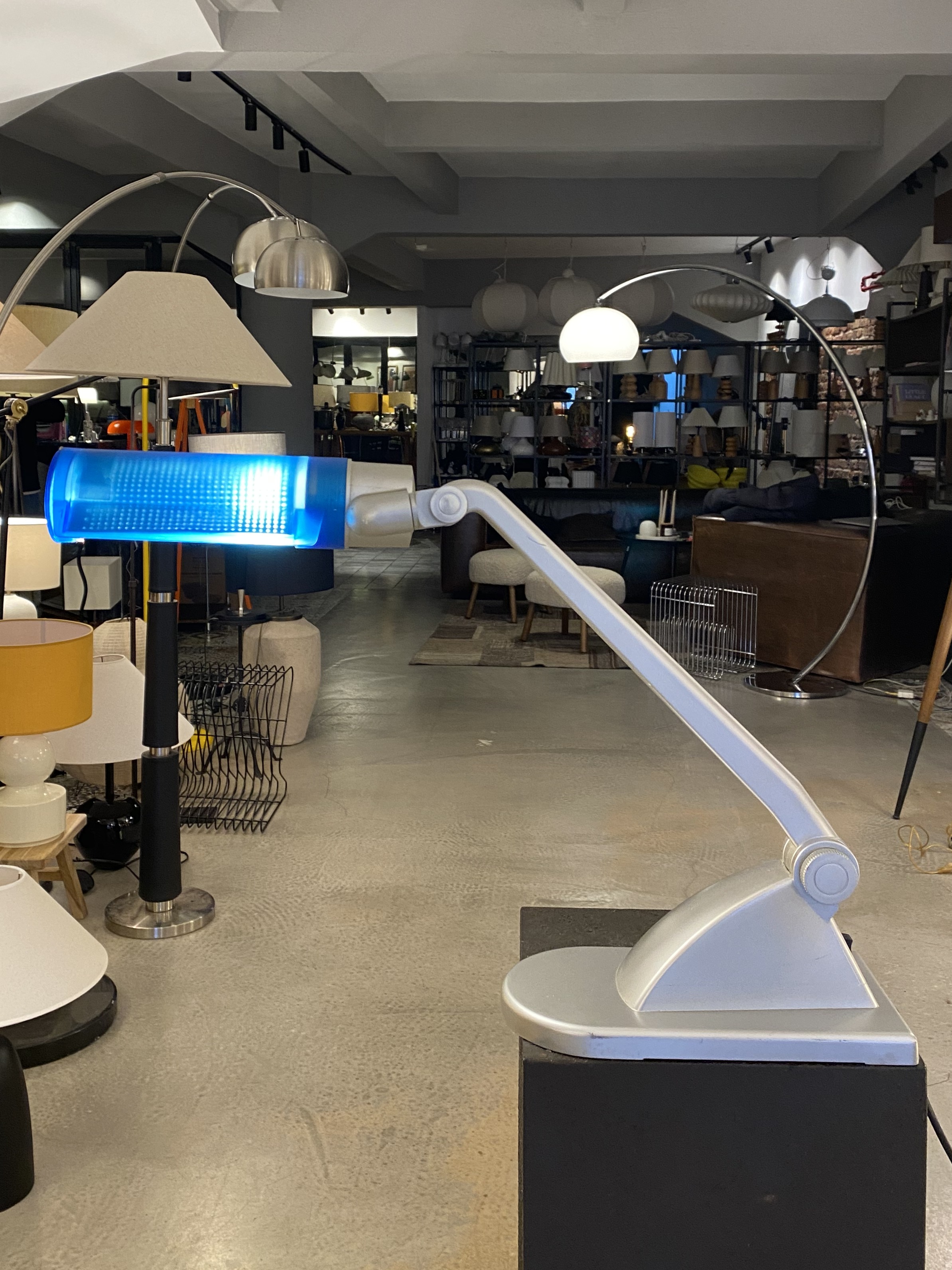 MAVİ KAFALI ÇALIŞMA MASASI