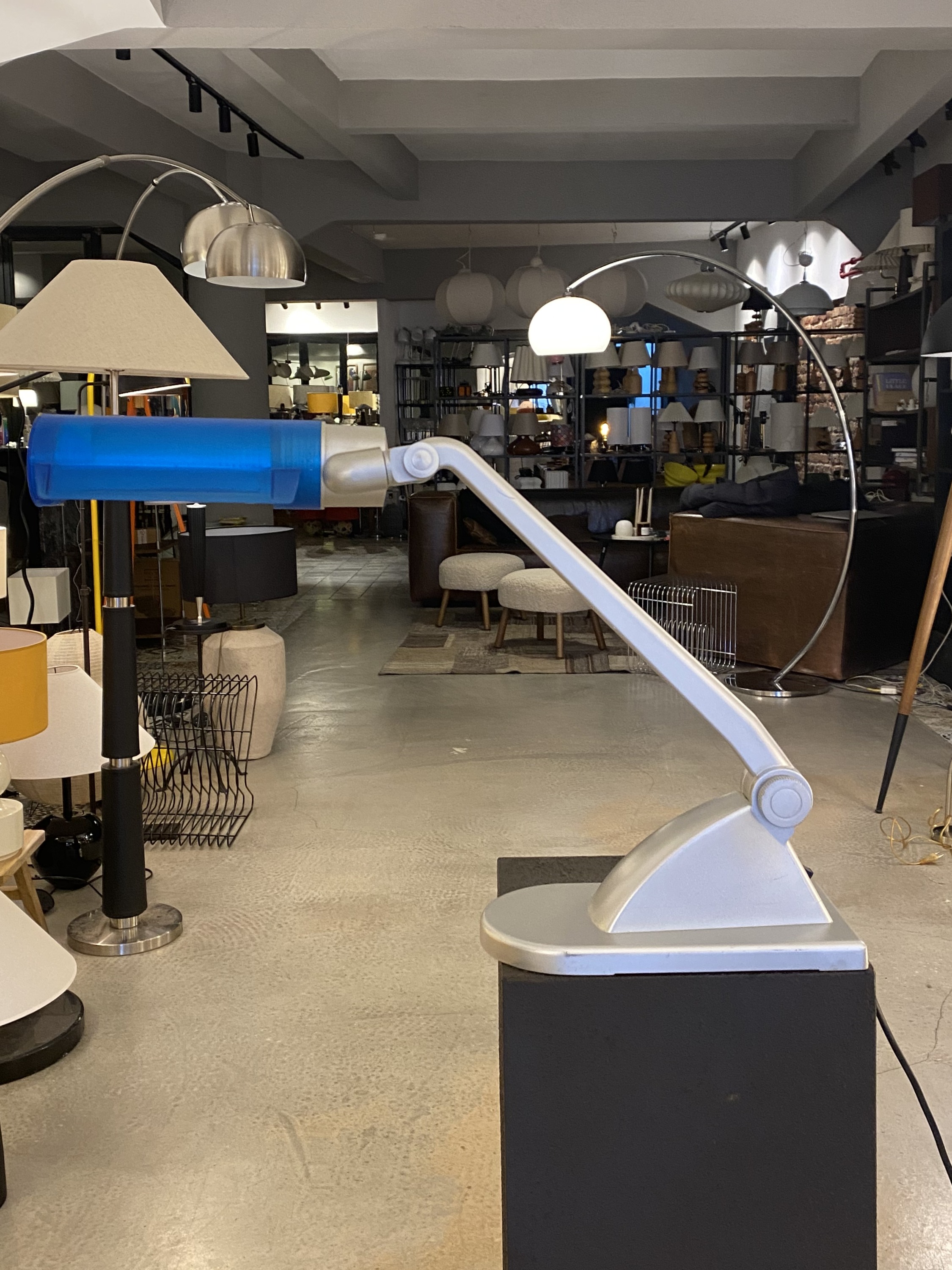 MAVİ KAFALI ÇALIŞMA MASASI