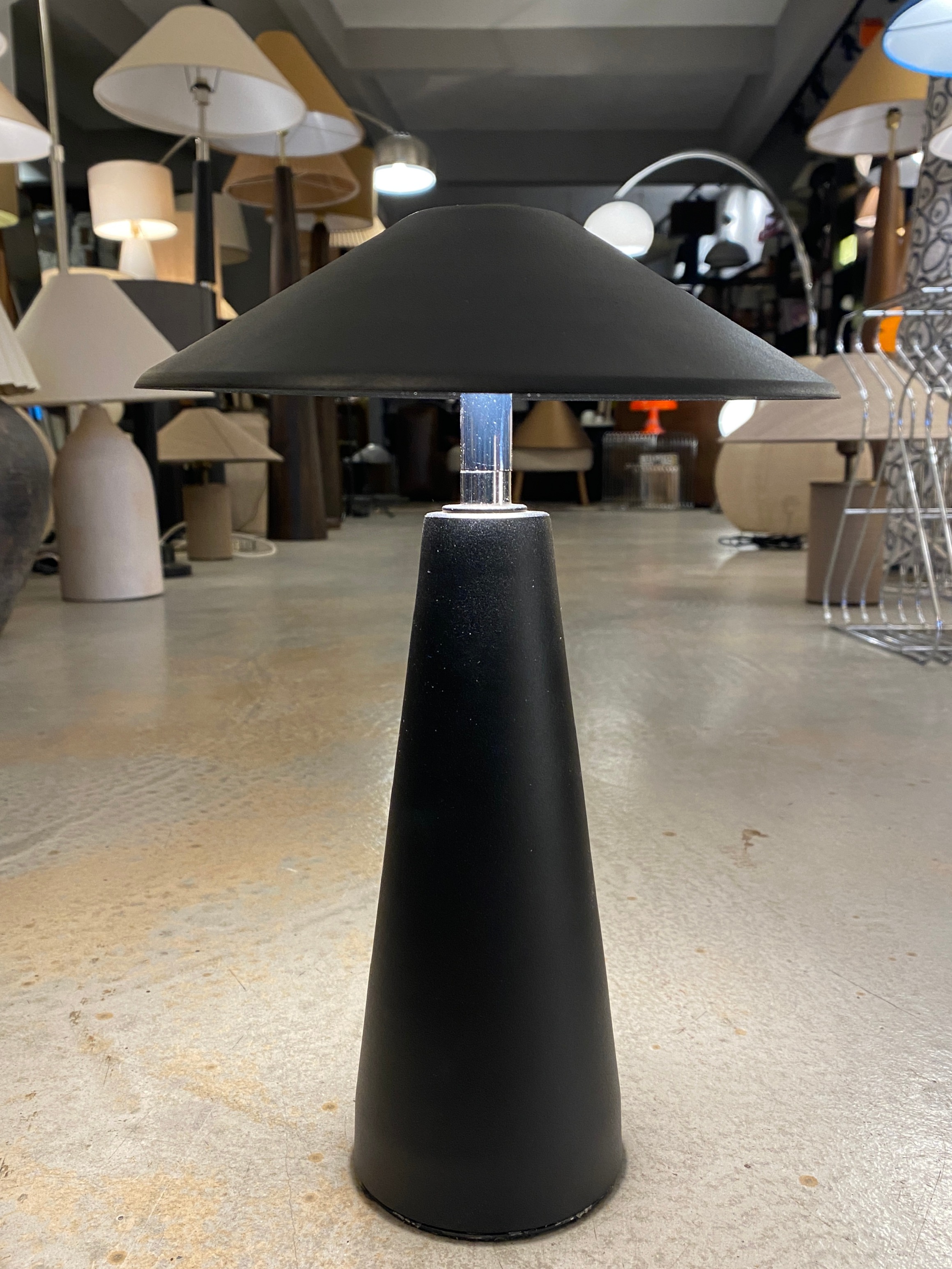 SİYAH ŞARJLI ABAJUR