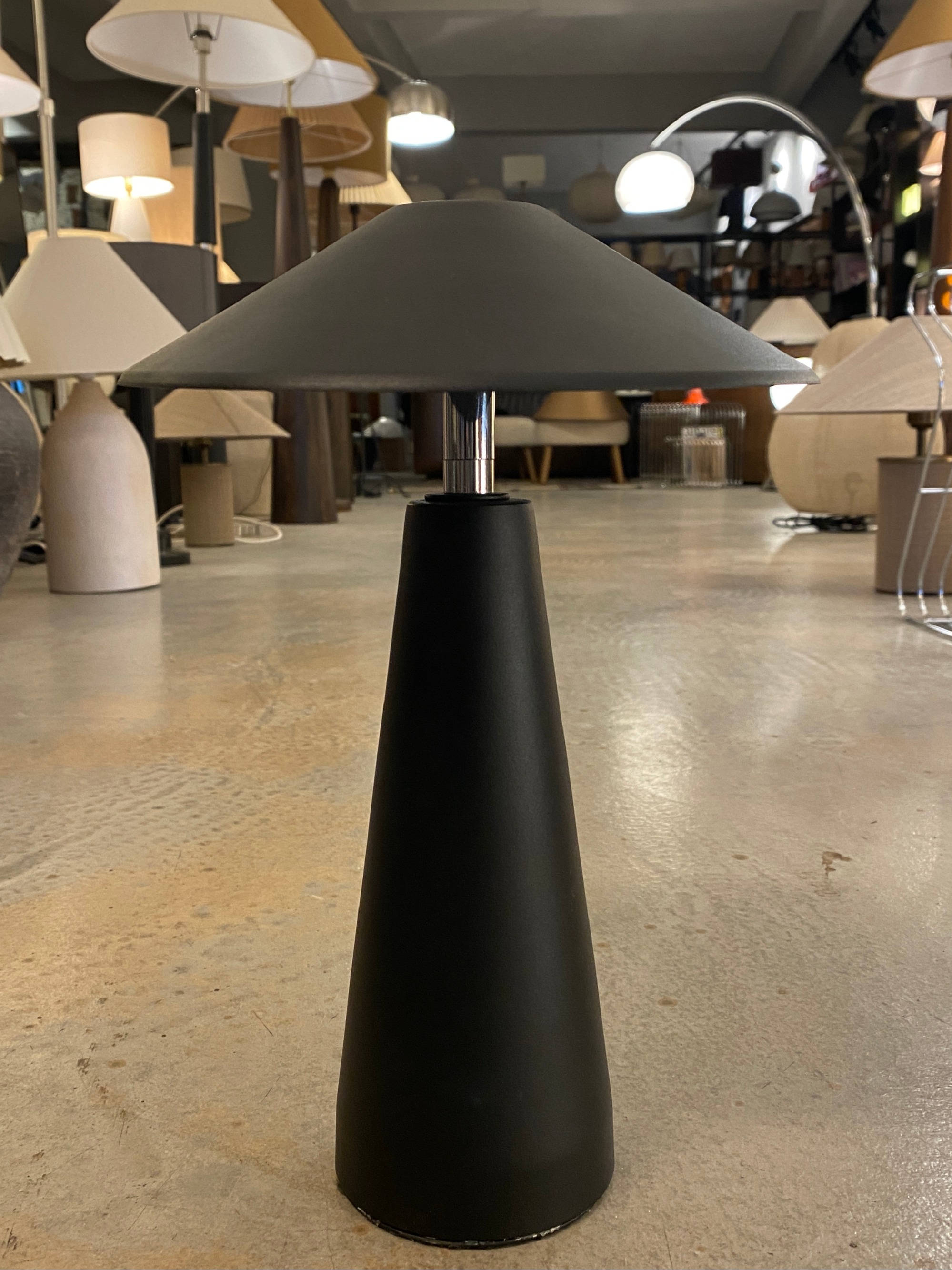 SİYAH ŞARJLI ABAJUR